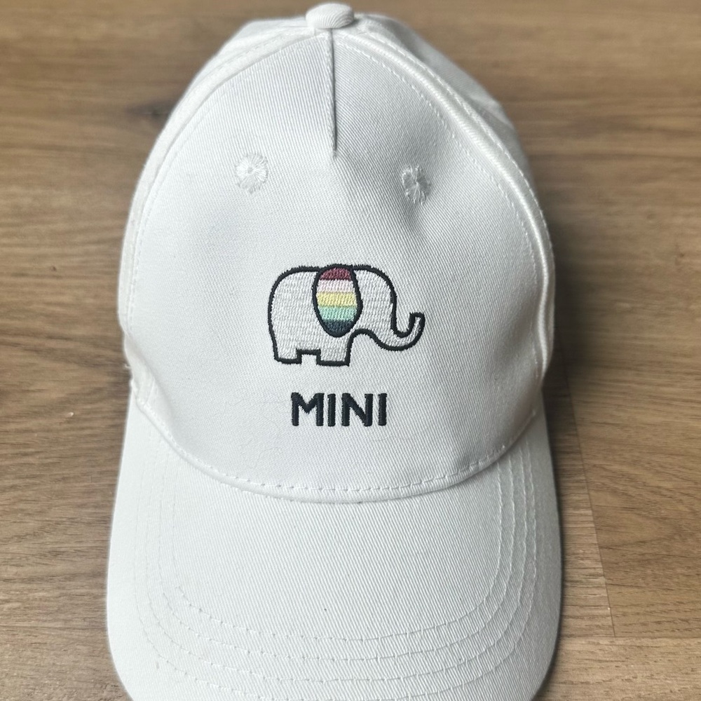 SOLD‼️‼️LC Lauren Conrad White and Gray Elephant Hat One size - Picture 1 of 6